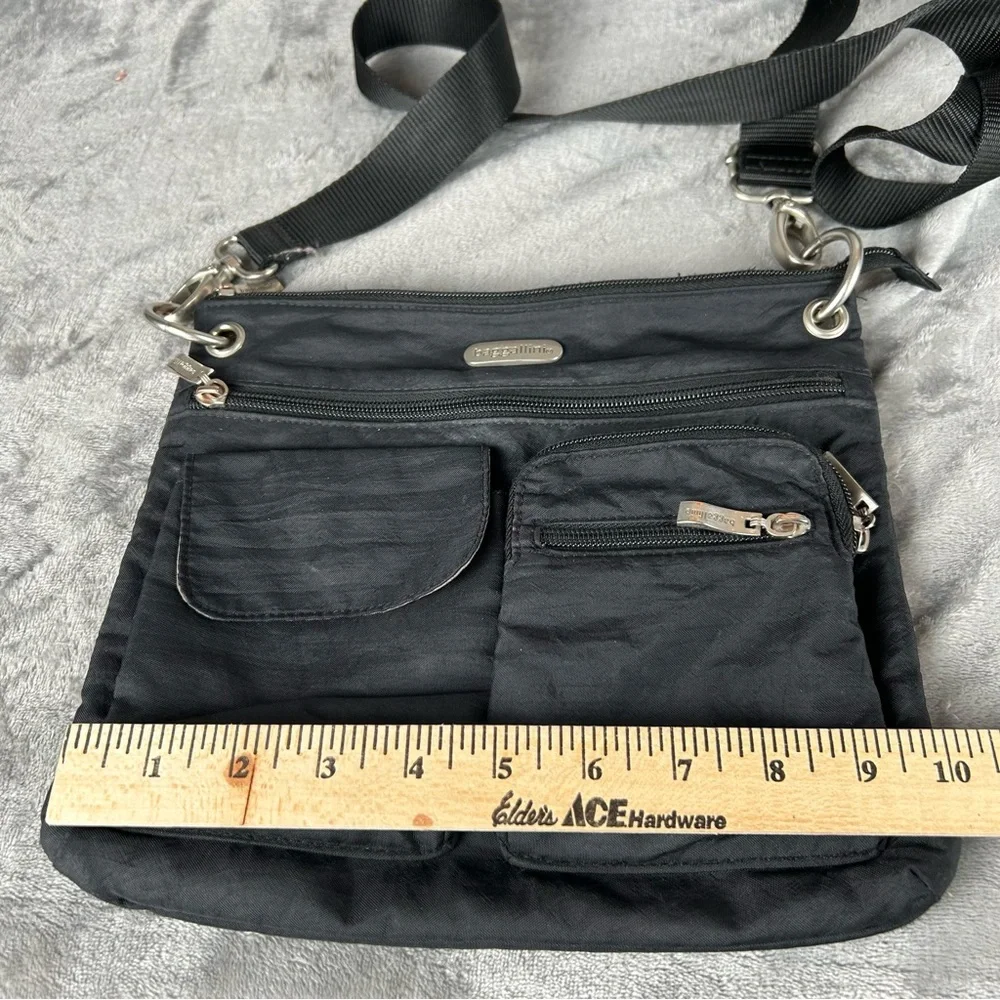 Baggallini Black Nylon Medium Crossbody Purse‎ Adjustable Strap Pockets Travel